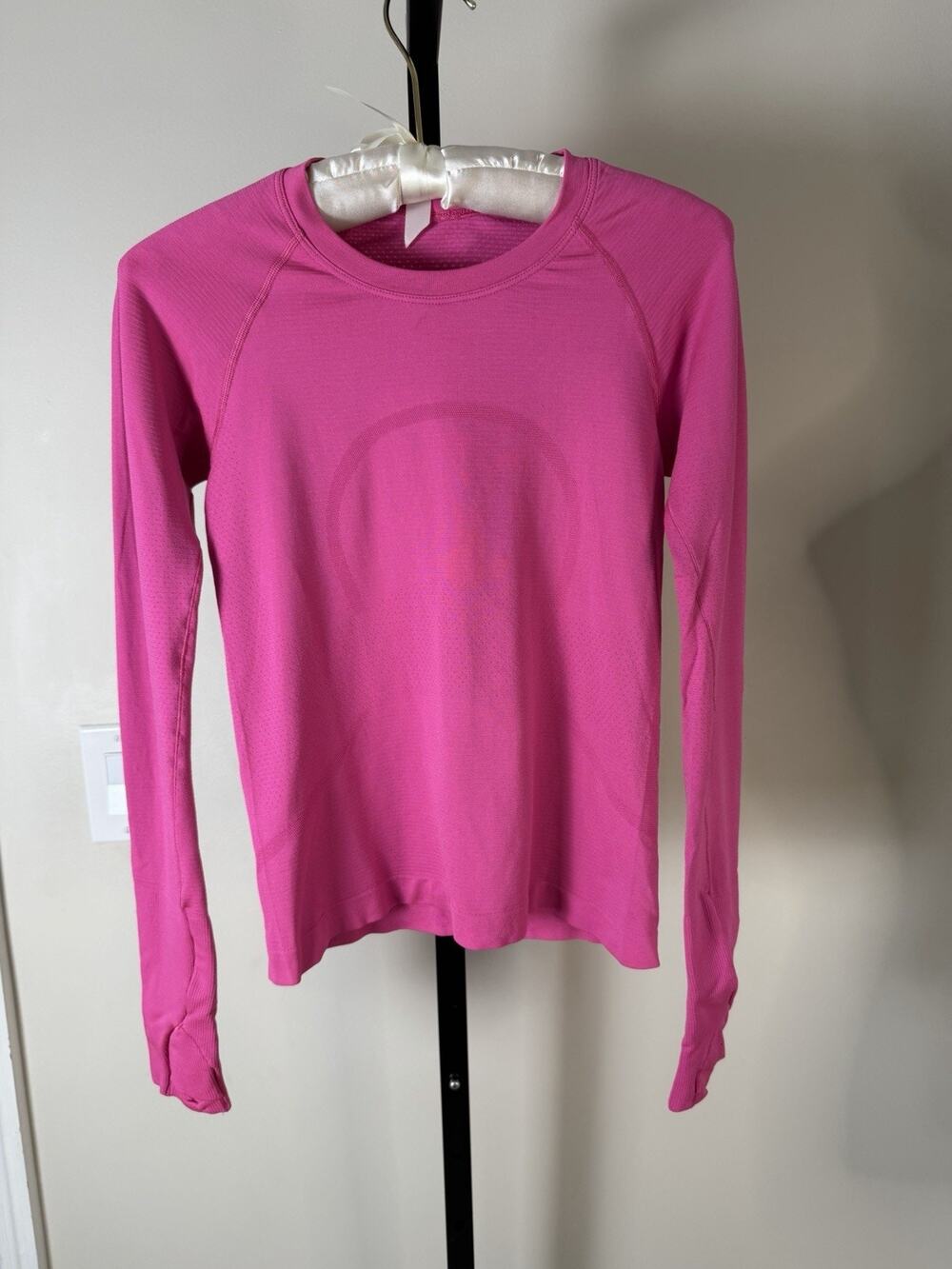 Lululemon Size 4 Swiftly Tech Long Sleeve Sonic Pink